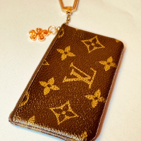 Louis Vuitton Accessories - Louis Vuitton Gold and Brown Monogram Key Holder